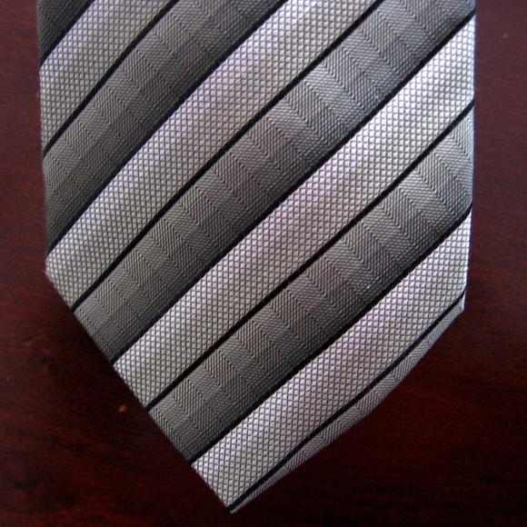 NWOT PIERRE CARDIN MULTIPLE GREEN & BLK TIE CRAVAT - Picture 2 of 4